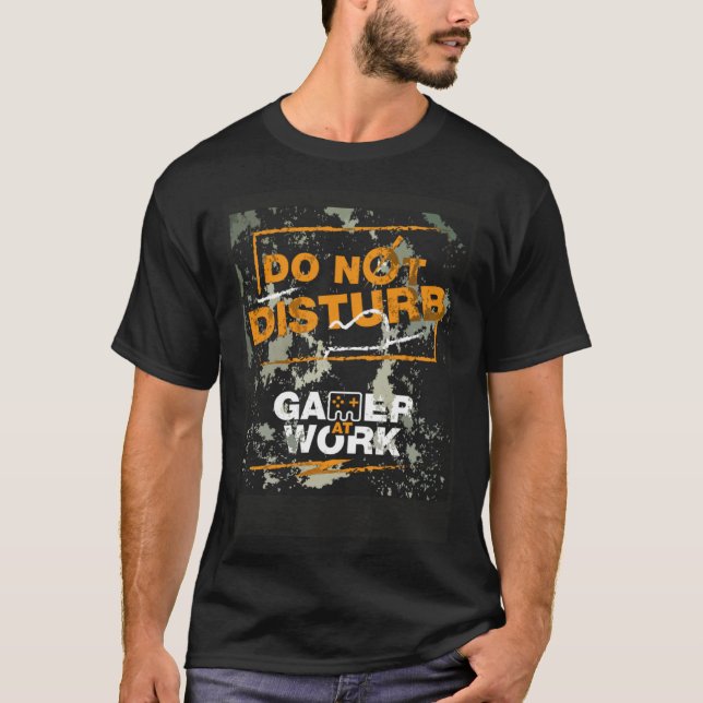 Do Not Disturb Gamer at Work 1 T Shirt (Framsida)