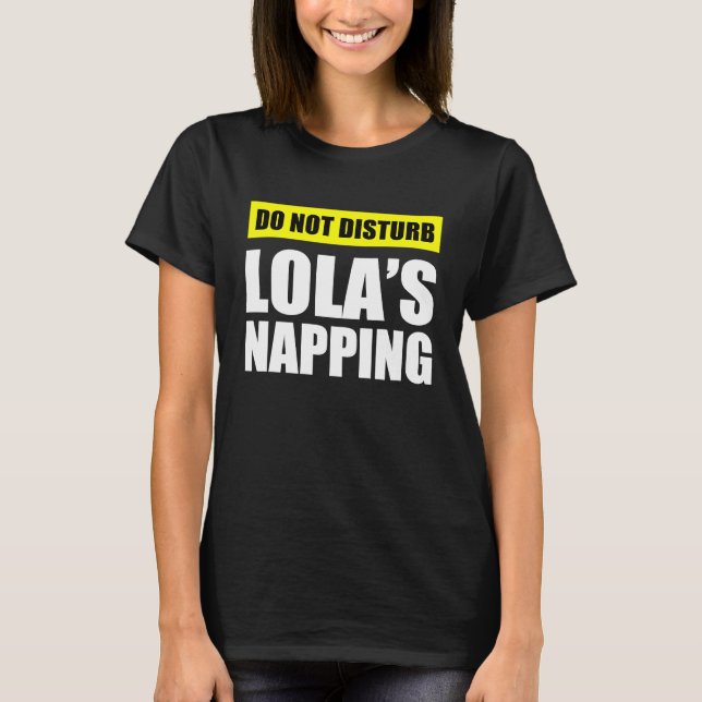 Do Not Disturb Lola's Napping T Shirt (Framsida)