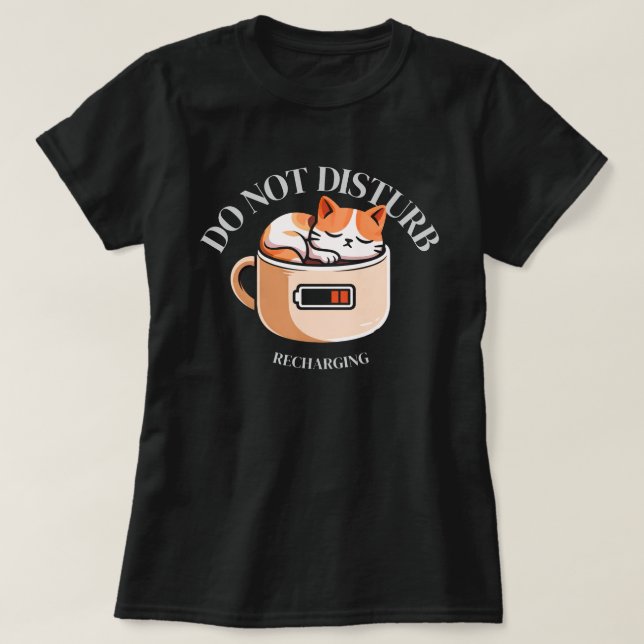 Do Not Disturb Recharging FunnyCat IntrovertCoffee T Shirt (Design framsida)