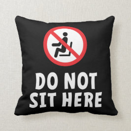 Do not sit here. Ga hier niet zitten op deze stoel Kudde