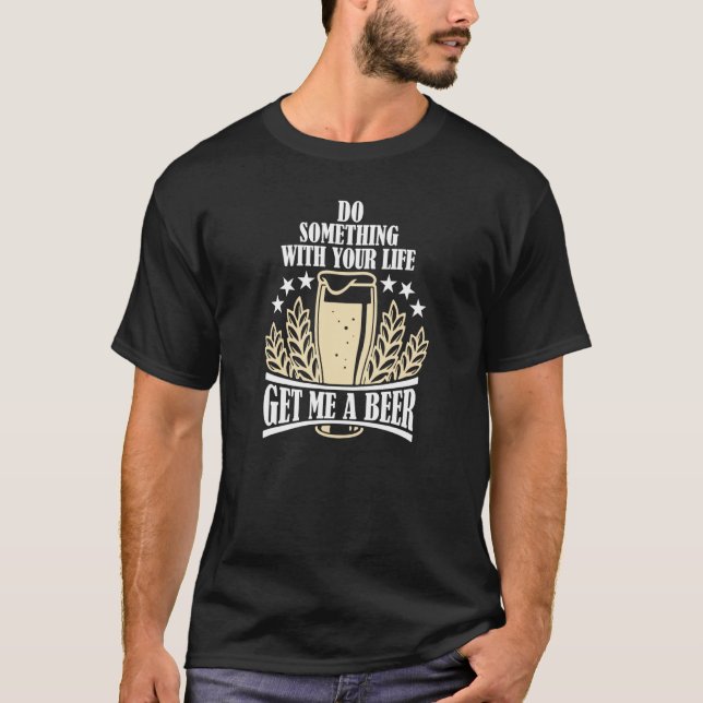 Do Something With Your Life Get Me A Beer Sarcasti T Shirt (Framsida)