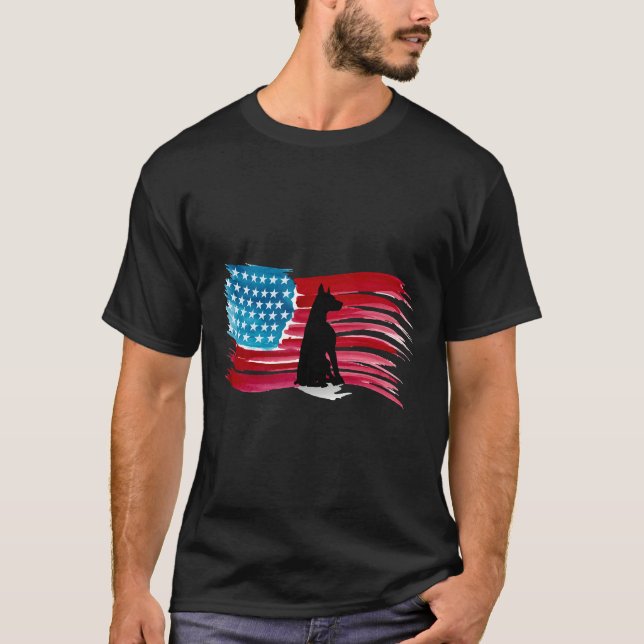 Doberman Älskare i juli T Shirt (Framsida)