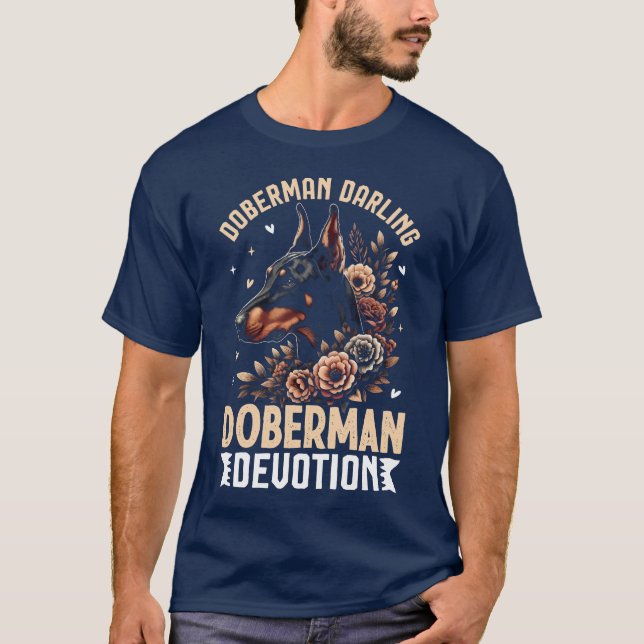 Doberman Darling, Doberman Devotion Hund T Shirt (Framsida)