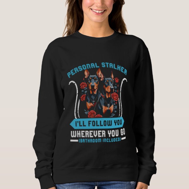 Doberman Hund PERSONAL STALKER JAG FÖLJER DIG Dobi T Shirt (Framsida)