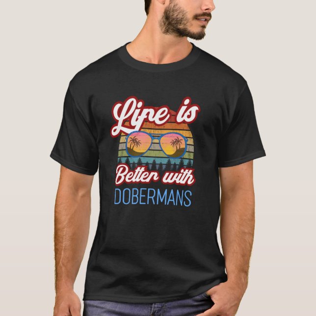 Doberman Hund Retro Sunset with Dobermans T Shirt (Framsida)