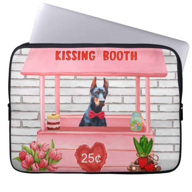 Doberman Hund Valentine Day Kissing Booth Laptop Fodral (Framsidan)