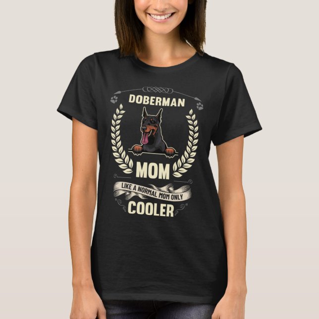 Doberman Mamma som en vanlig Mamma-Hund T Shirt (Framsida)
