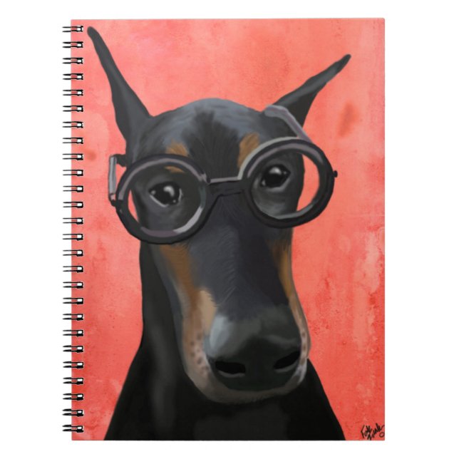 Doberman med glas anteckningsbok med spiral (Framsidan)