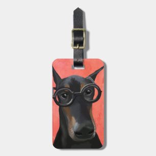 Doberman med glas bagagebricka