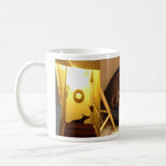 Doberman med valpen kaffemugg