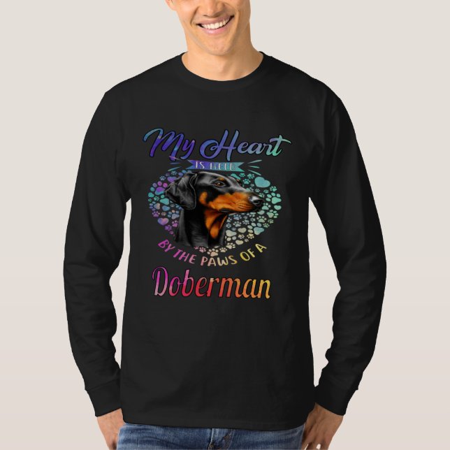 Doberman Owner My Heart Is Held By The Paws Of A D T Shirt (Framsida)