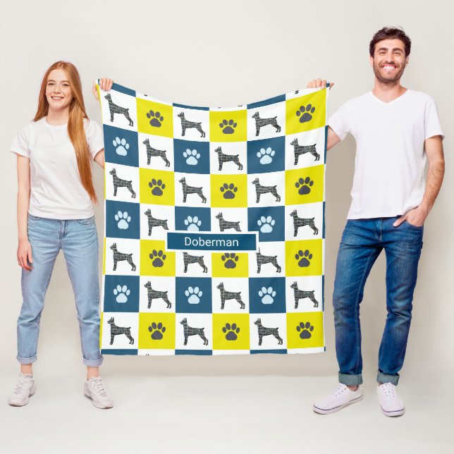 Doberman Pinscher Hund & Paw Print Gult Grid Fleecefilt (På plats)