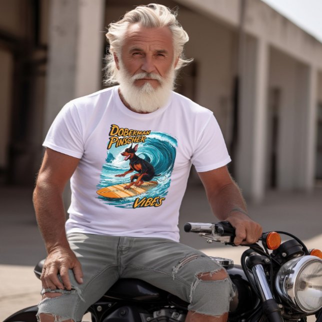 Doberman Pinscher Surfer Riding Tropical Wave T Shirt (Skapare uppladdad)