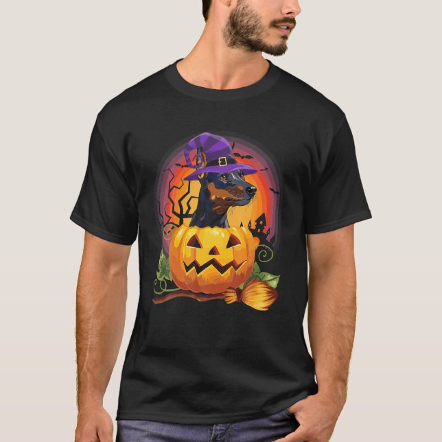 Doberman Pinscher Witch Pumpkin Halloween Hund T Shirt (Framsida)