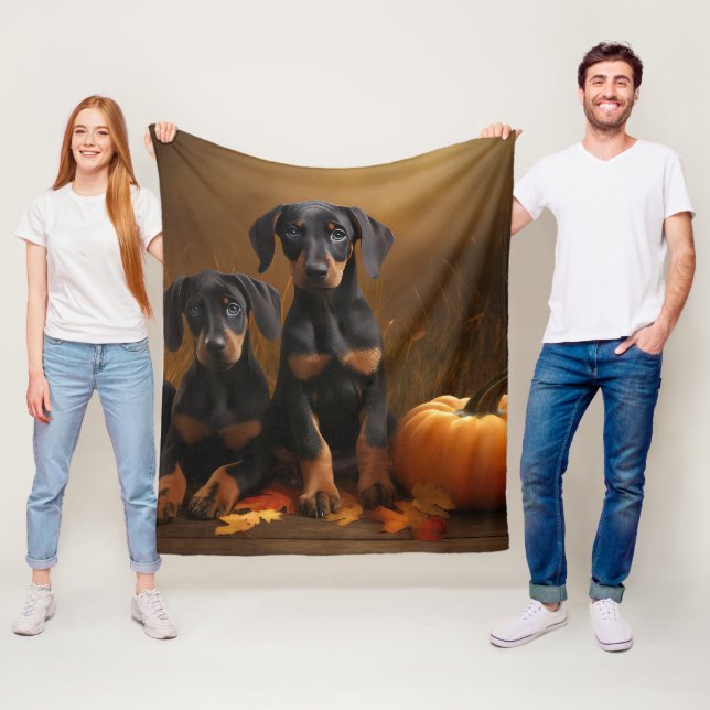 Doberman Puppy Autumn Delight Pumpkin Fleecefilt (På plats)