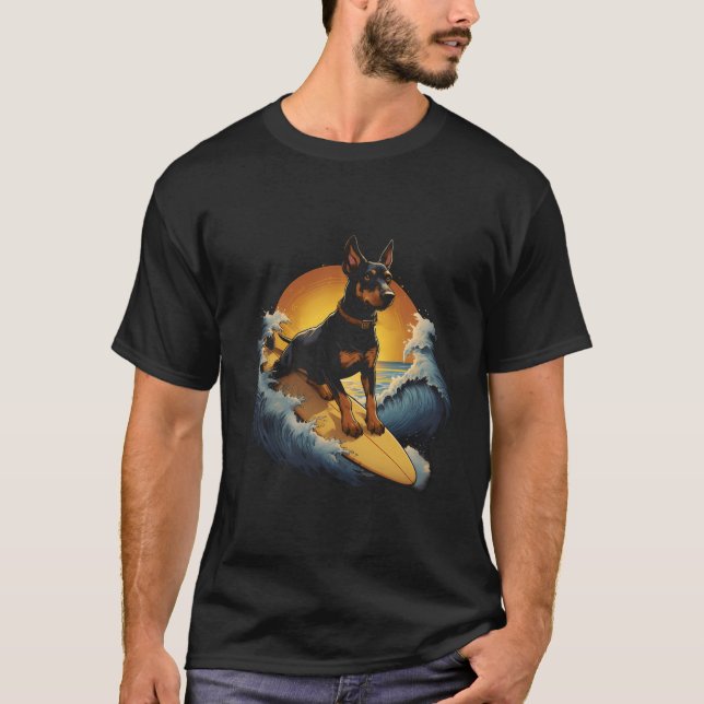 Doberman Surfing Funny T Shirt (Framsida)