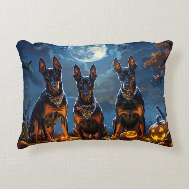 Dobermann Halloween Skräckinjagande Prydnadskudde (Framsidan)