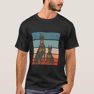 Dobermann Hundar Röd halsband Uppriktade öron Vake T Shirt