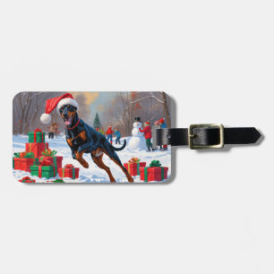 Dobermann springer i snö med julhatt bagagebricka