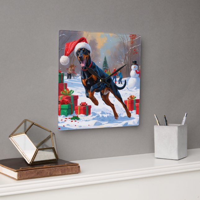 Dobermann springer i snö med julhatt fyrkantig klocka (Kontor)