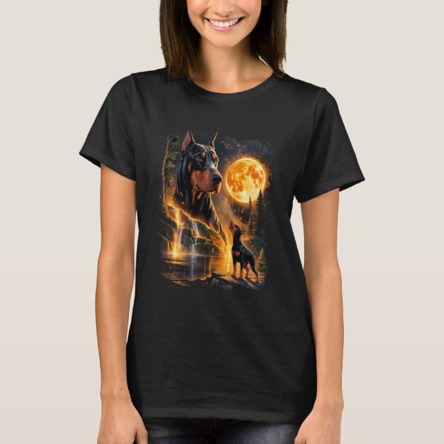 Dobermann Valp Ylar till sin Beskyddare Under T Shirt (Framsida)