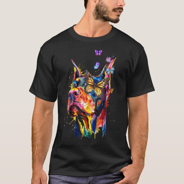 Dobermannpinscher stänker fjärilar hund t shirt (Framsida)