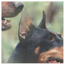 DobermanPinscher i skogen Tyg