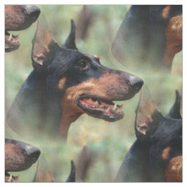 DobermanPinscher i skogen Tyg