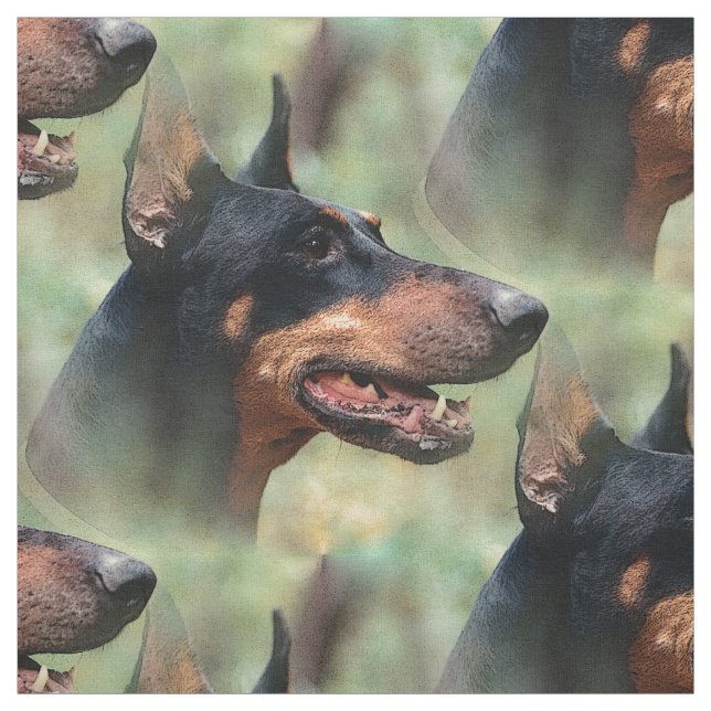 DobermanPinscher i skogen Tyg (Provkarta)