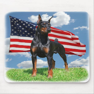 DobermanPinscher med flaggamousepad Musmatta