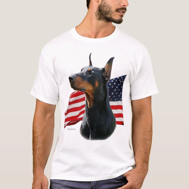 DobermanPinscherhuvud med flagga T Shirt (Framsida)