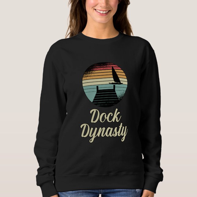 Dock Dynasty Boat Sailing Boeing Sailboat Sailor T Shirt (Framsida)