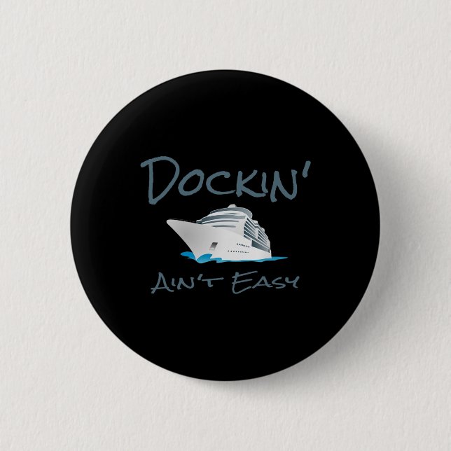 Dockin' Ain't Easy - Båtkapten T Shirt  Knapp (Framsida)