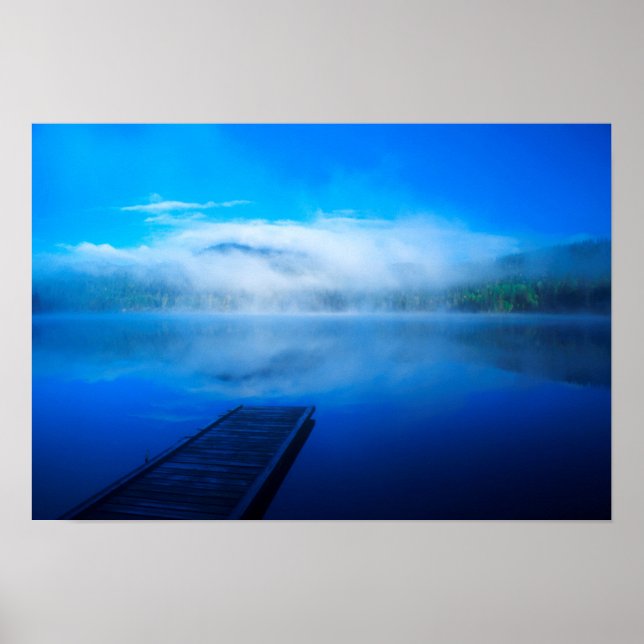 Dockning på lugn misty sjö, Kalifornien Poster (Framsidan)