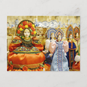 Dockor i traditionella ryska kostymer som visas vykort