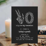 Död i min Ungdomsskaleton Funeral 30års födelsedag Inbjudningar<br><div class="desc">Den här fantastiska men träffande skokusdesignen har ett begravningstema med ett skelett på en svart bakgrund. Anpassa inbjudan med dina detaljer och om du vill ordna om stil och placera texten ytterligare trycker du på knappen "Klicka för att anpassa ytterligare". För fler produkter inom samma tema, besök min butik: Youtopia...</div>