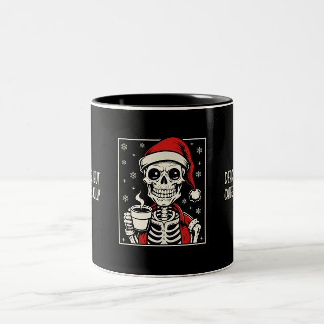 Död innanför men koffeinerad och Jolly Skeleton Två-Tonad Mugg (Center)