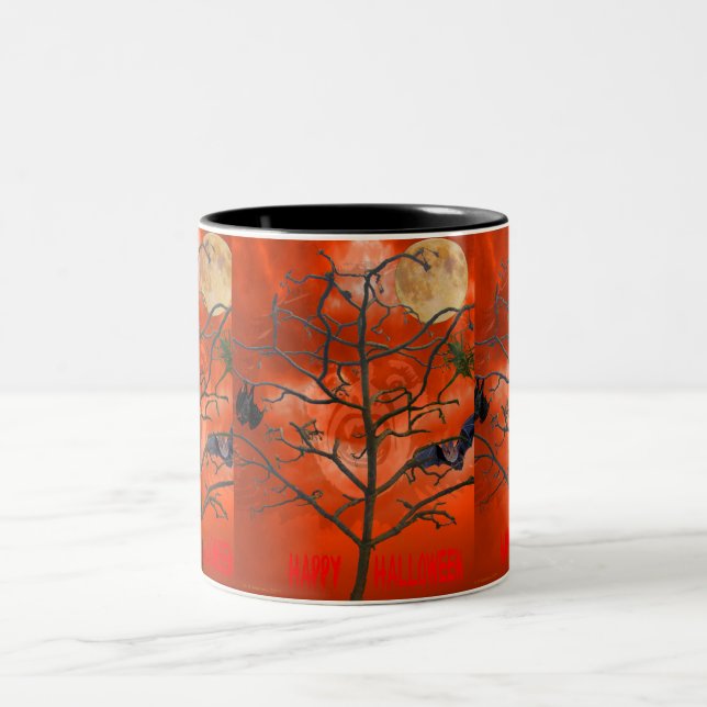 Död Träd bland Orange Skary Himlar Mugg (Center)