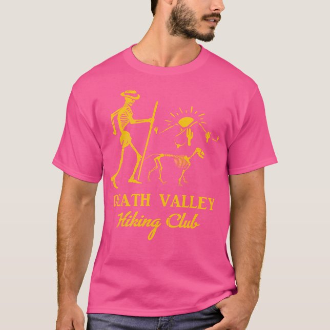 Död Valley Hiking Klubb Man Hund Skeletons Desert T Shirt (Framsida)