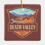 Dödsdalen nationalpark Illustration Retro Julgransprydnad Keramik<br><div class="desc">Design för vektorgrafik i Dödsdalen. Parken är känd för Titus Canyon,  med en spökstad och färglöst sten,  och Badwater Basin,  Nordamerikas lägsta salthalt.</div>
