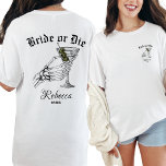 Dödsfall i Party T Shirt<br><div class="desc">Fira ditt bachelorette-parti i edgy stil med Bride eller Die Til Död Do We Party Bachelorette T-Shirt. Den här personligen är en skjorta med ett fetstil och ett skelett som håller en martini, en perfekt för dem som kärlek en gotisk beröring till sina bröllop-festligheter. Vare sig du planerar en pooky-temad...</div>