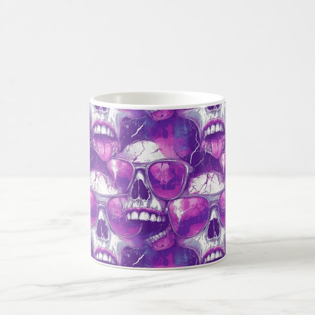 Dödskalle-mönsterdesign med lila solglasögon kaffemugg (Center)