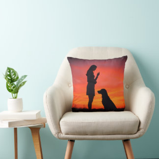 dog and girl Throw Pillows Kudde