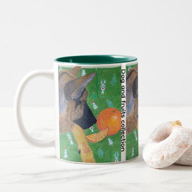 Dog and orange Two-Tone coffee mug Två-Tonad Mugg (Med munk)