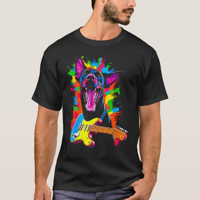 Dog Doberman Pinscher Guitarist T Shirt (Framsida)