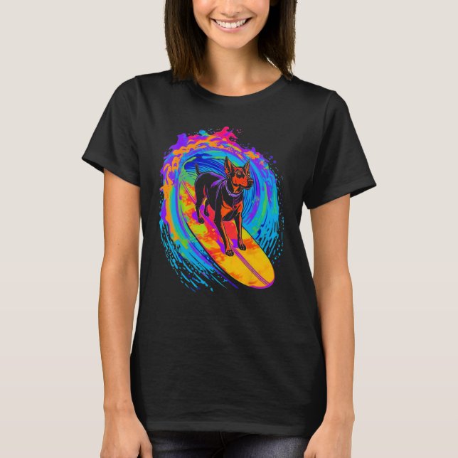 Dog Doberman Pinscher Surfing T Shirt (Framsida)