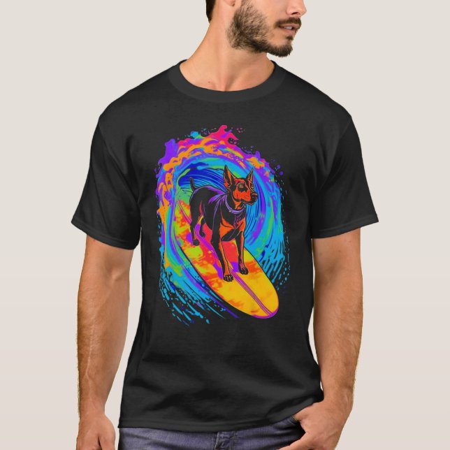 Dog Doberman Pinscher Surfing T Shirt (Framsida)