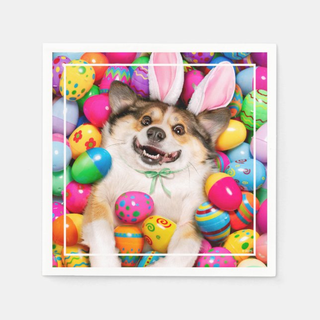Dog Laying on Easter Eggs Pappersservett (Framsidan)