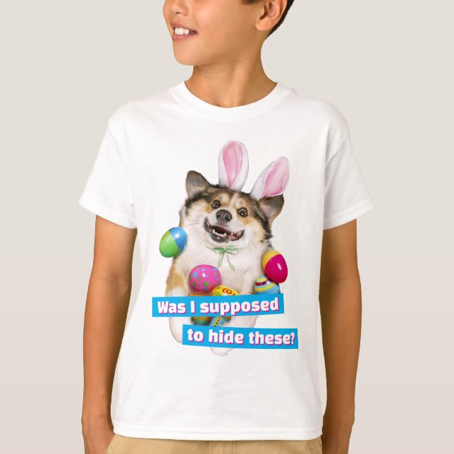 Dog Laying on Easter Eggs T Shirt (Framsida)