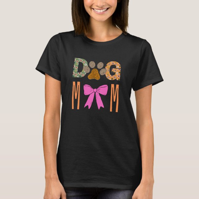 Dog Mom Leopard Paw Print/ Cute Dog Lover Apparel  T Shirt (Framsida)
